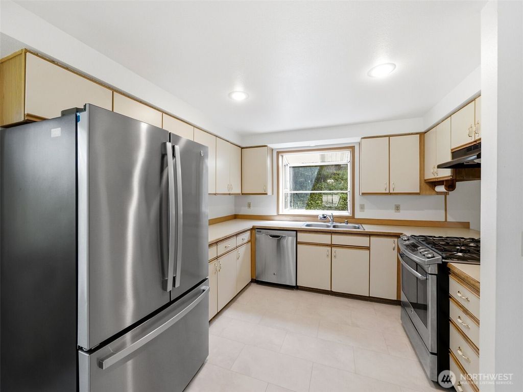 Photo of 8816 188th Avenue E, Bonney Lake, WA 98391 (MLS # 2538456)