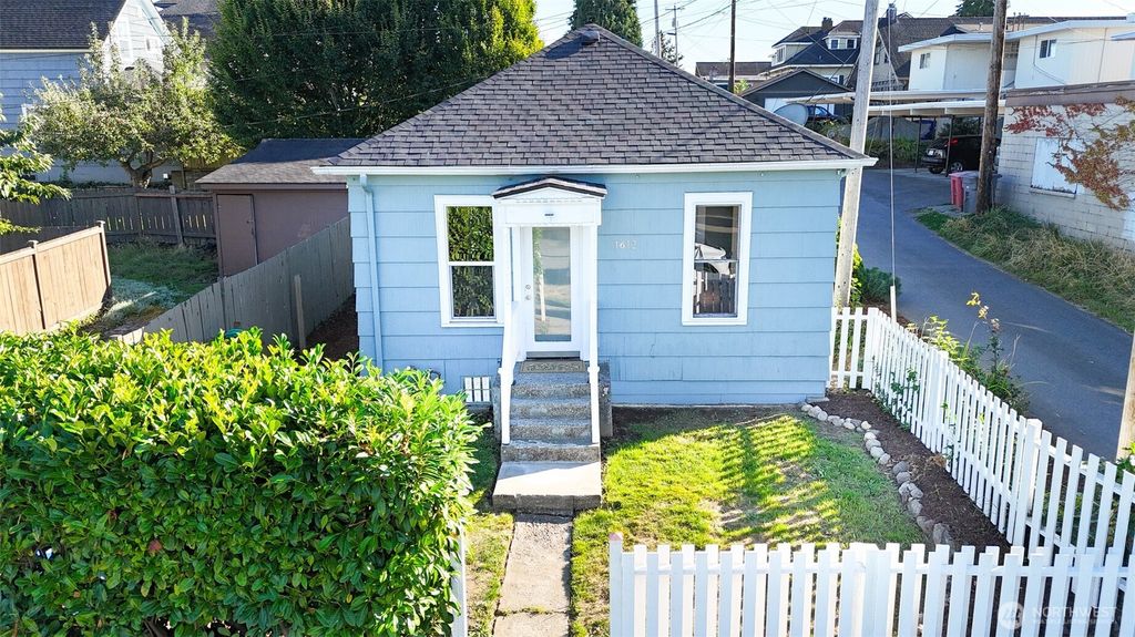 Photo of 1612 21st Street, Everett, WA 98201 (MLS # 2435882)