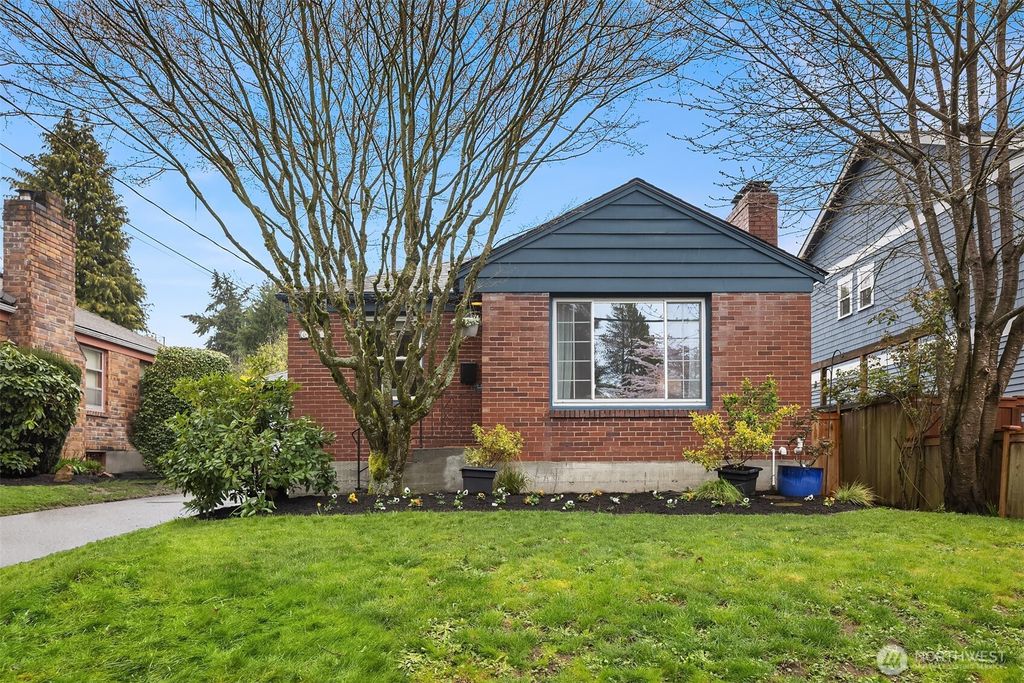 Photo of 6828 24th Avenue NE, Seattle, WA 98115 (MLS # 2354689)