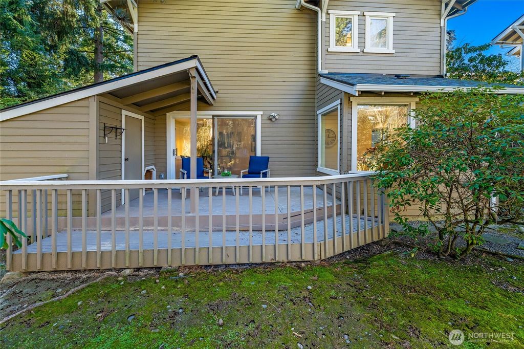 Photo of 1218 101st Place NE, Bellevue, WA 98004 (MLS # 2464849)