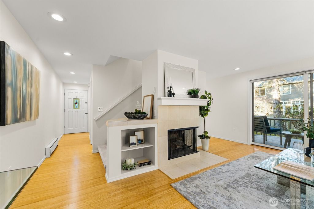 Photo of 1218 101st Place NE, Bellevue, WA 98004 (MLS # 2464849)