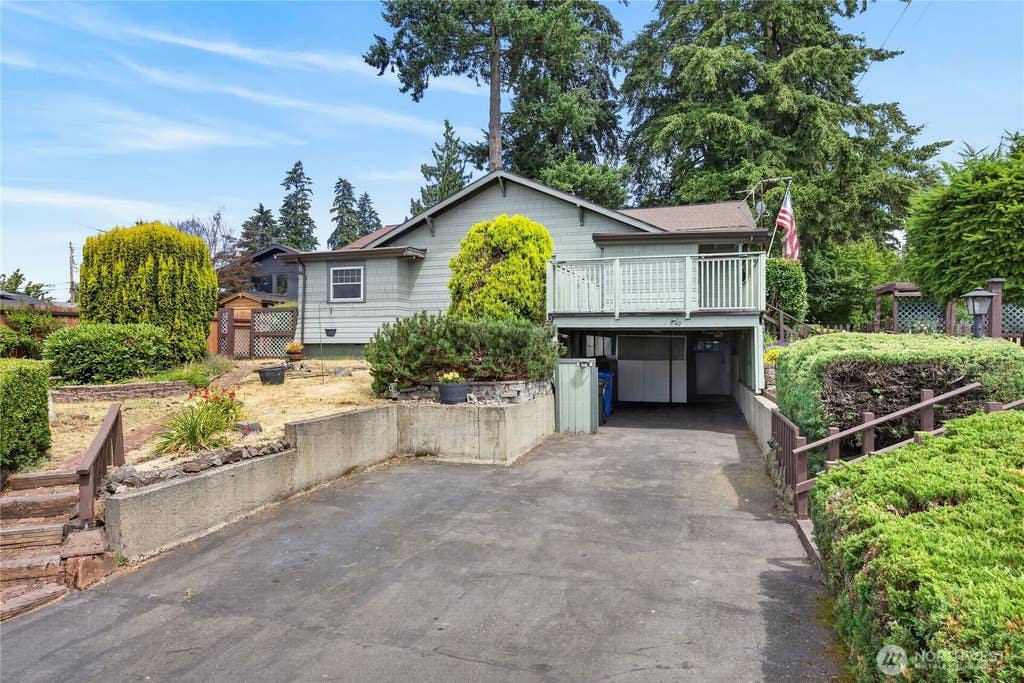 Photo of 840 Crest Avenue, Kent, WA 98030 (MLS # 2550081)