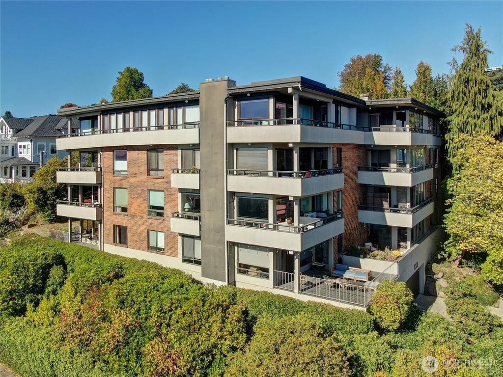 Photo of 1001 2nd Avenue W #103, Seattle, WA 98119 (MLS # 2594208)