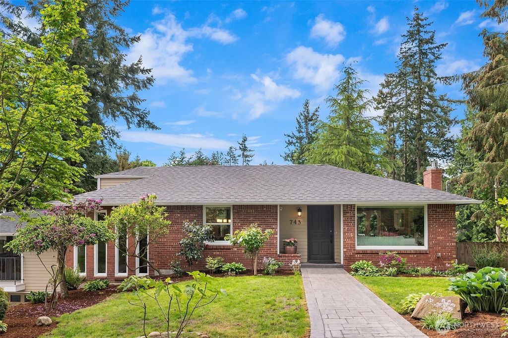 Photo of 743 N 138th St St, Seattle, WA 98133 (MLS # 2372527)