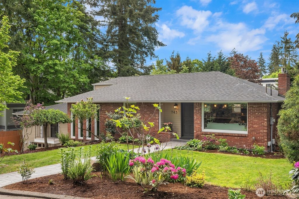 Photo of 743 N 138th St St, Seattle, WA 98133 (MLS # 2372527)