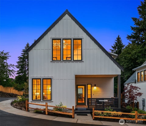 Photo of 2218 NE 125th Street, Seattle, WA 98125 (MLS # 2545024)