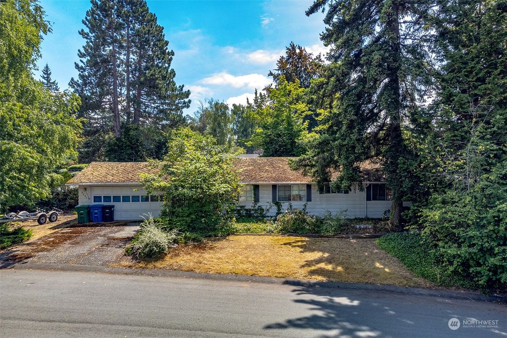 Photo of 8205 SE 62nd Street, Mercer Island, WA 98040 (MLS # 2148991)