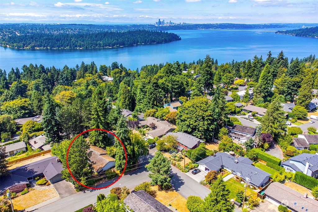 Photo of 8205 SE 62nd Street, Mercer Island, WA 98040 (MLS # 2148991)