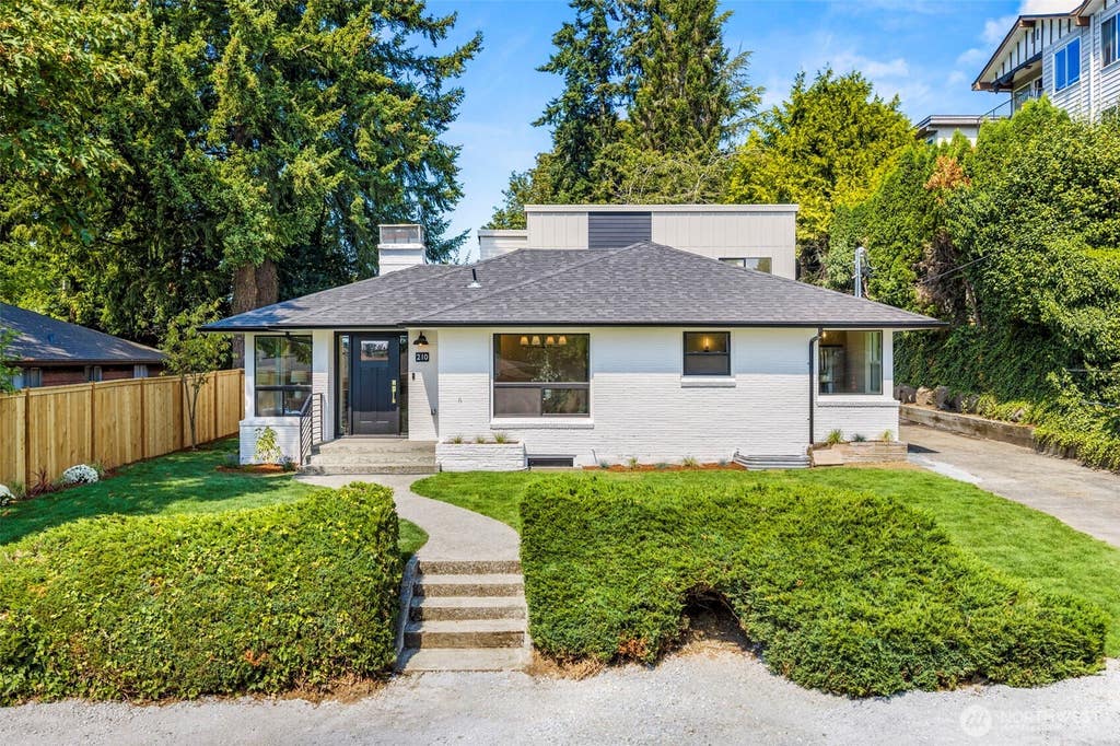 Photo of 210 N 115th Street, Seattle, WA 98133 (MLS # 2575168)