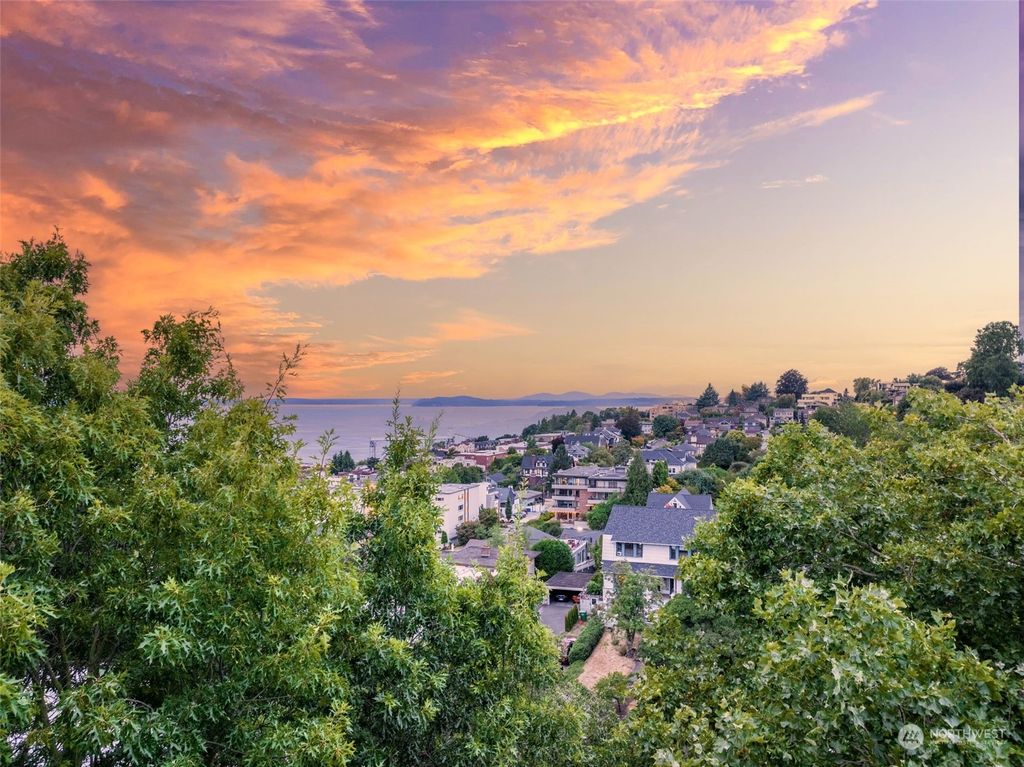 Photo of 1001 Queen Anne Avenue N #505, Seattle, WA 98109 (MLS # 2132650)