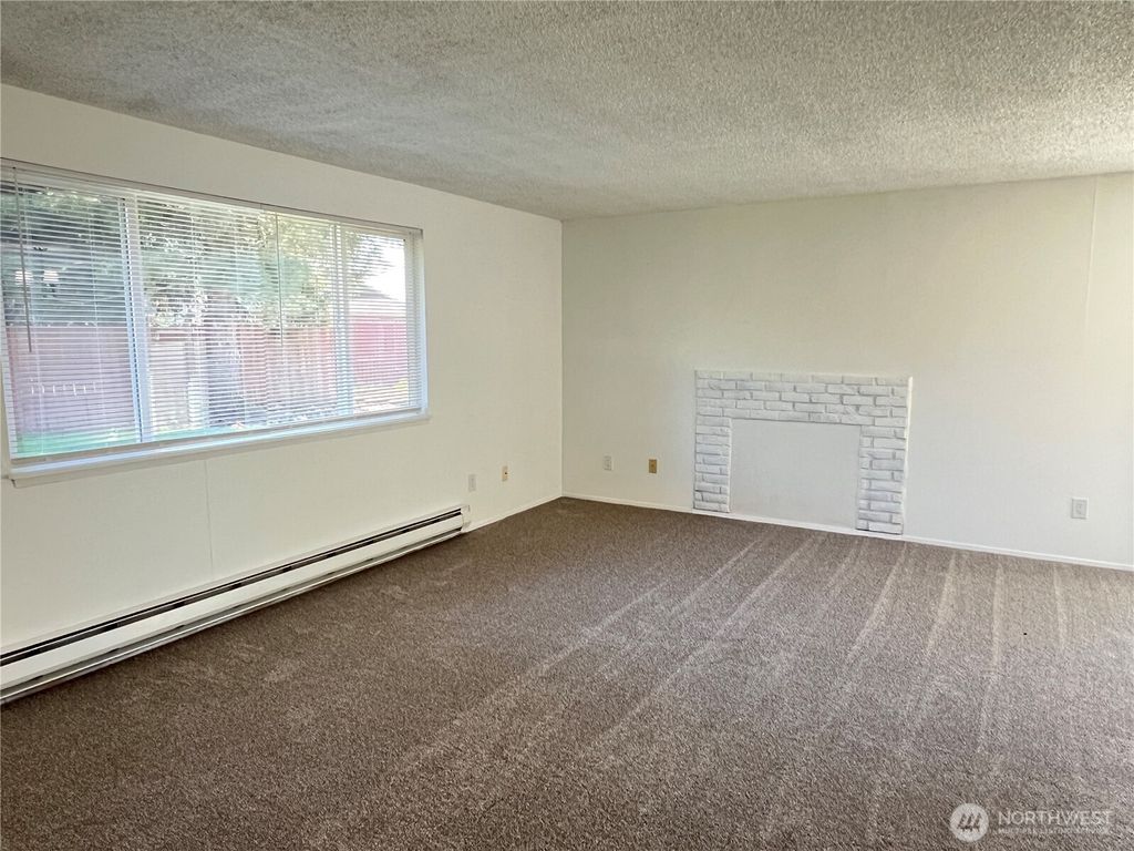 Photo of 904 31st Street NE, Auburn, WA 98002 (MLS # 2522797)