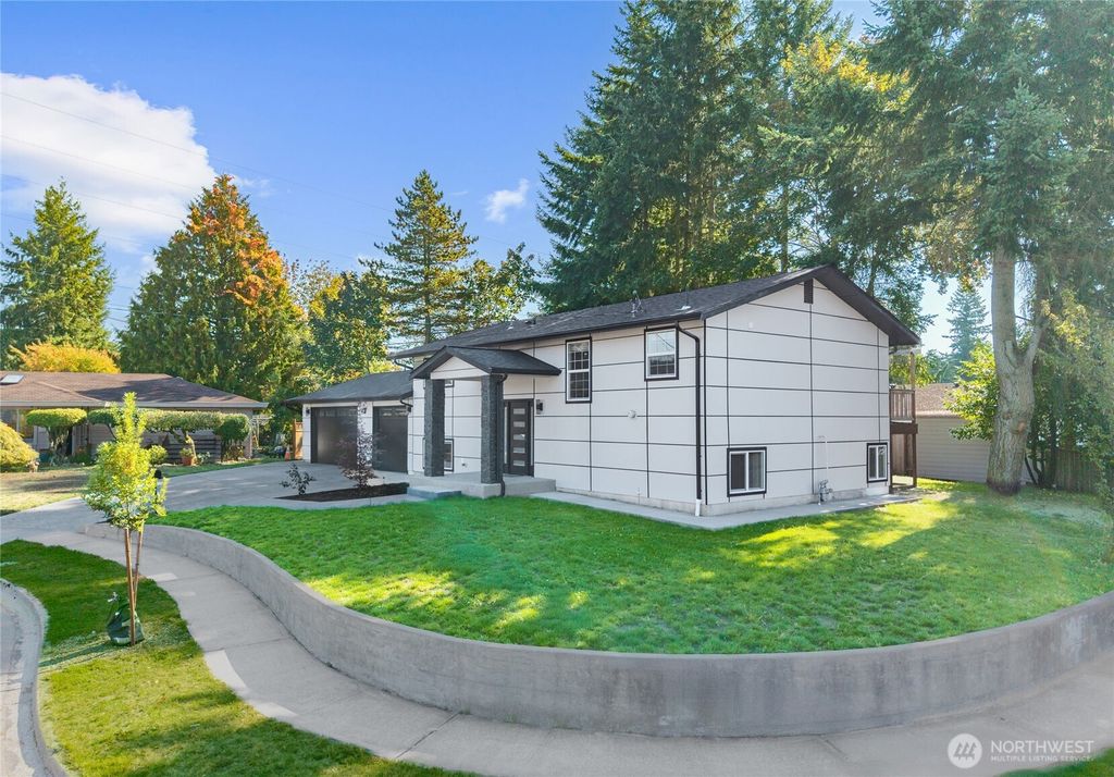 Photo of 1112 Redmond Avenue NE, Renton, WA 98056 (MLS # 2443043)