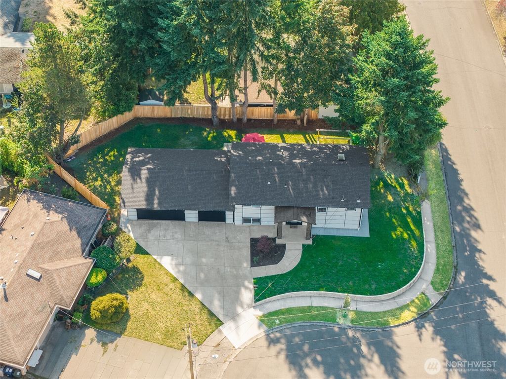 Photo of 1112 Redmond Avenue NE, Renton, WA 98056 (MLS # 2443043)