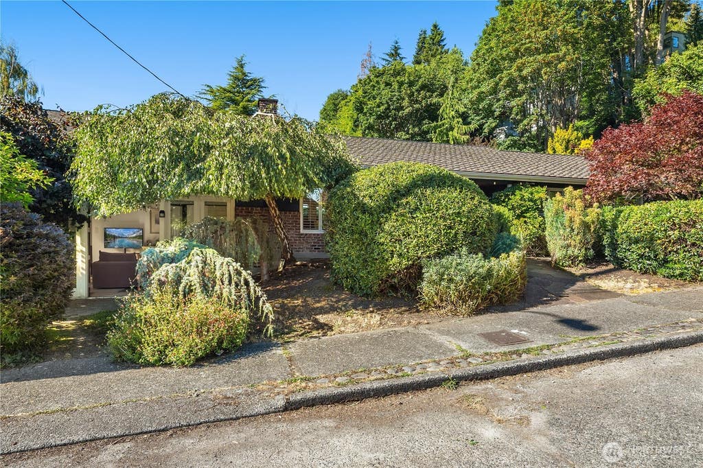 Photo of 5414 SW Beach Drive Terrace, Seattle, WA 98116 (MLS # 2551873)