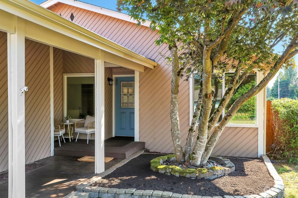 Photo of 4730 150th Place SW, Lynnwood, WA 98087 (MLS # 2284983)