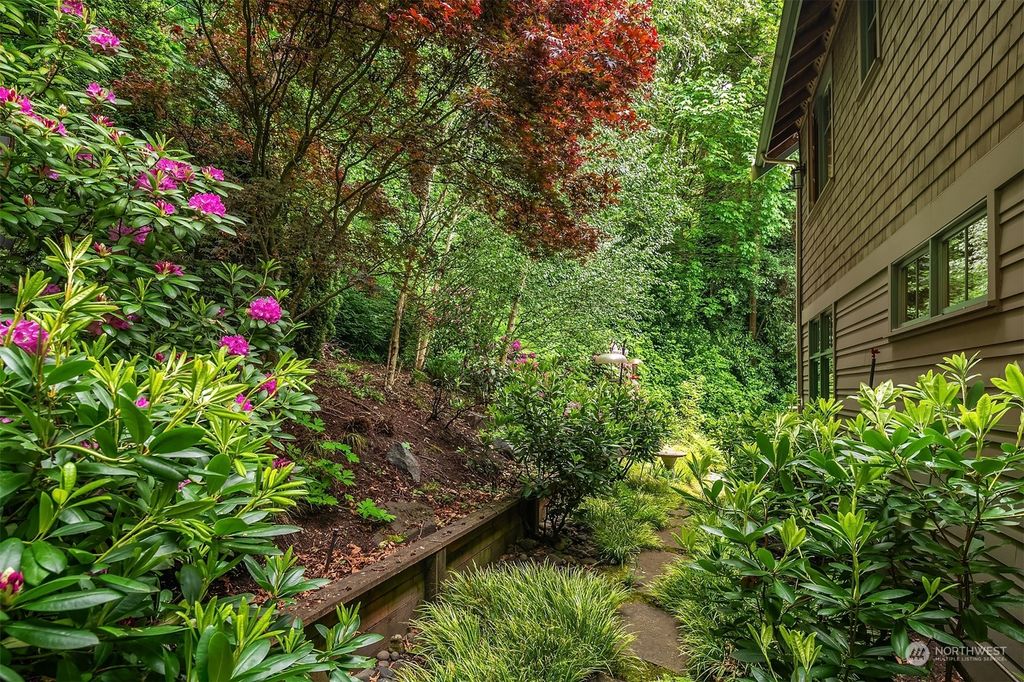 Photo of 10460 47th Avenue SW, Seattle, WA 98146 (MLS # 2269457)