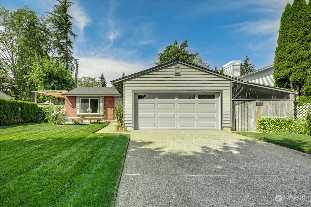 Photo of 822 SW 317th Place, Federal Way, WA 98023 (MLS # 2272787)