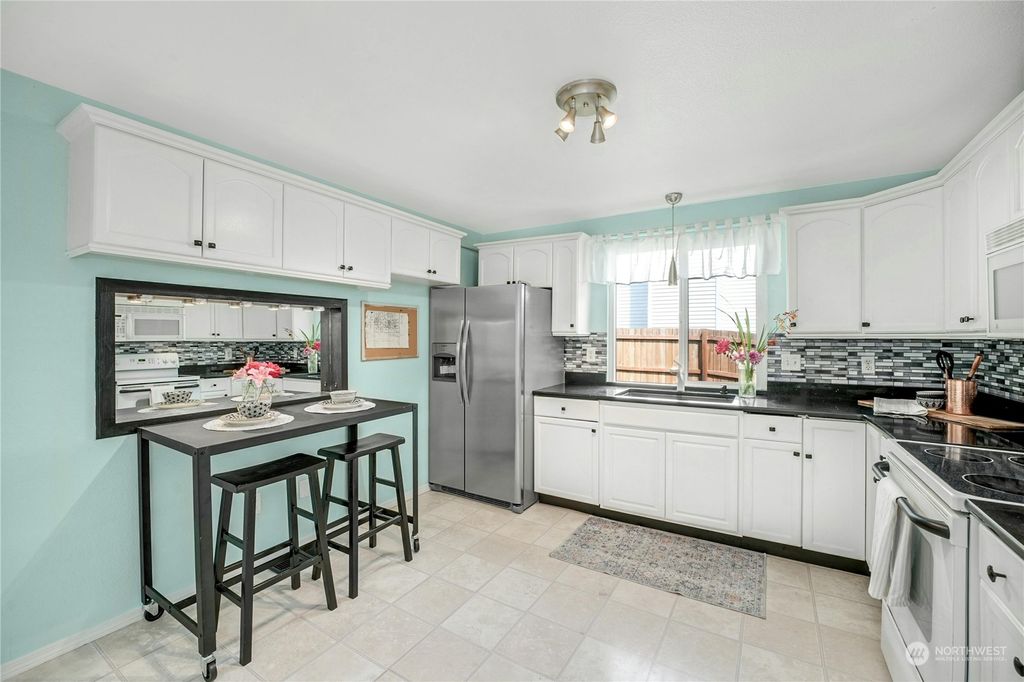 Photo of 822 SW 317th Place, Federal Way, WA 98023 (MLS # 2272787)