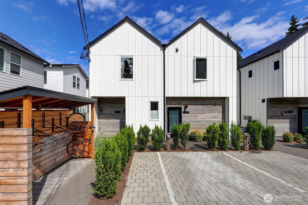 Photo of 10354 Wallingford Avenue N, Seattle, WA 98133 (MLS # 2429232)