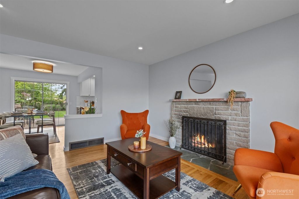 Photo of 3811 SW 105th Street, Seattle, WA 98146 (MLS # 2377367)