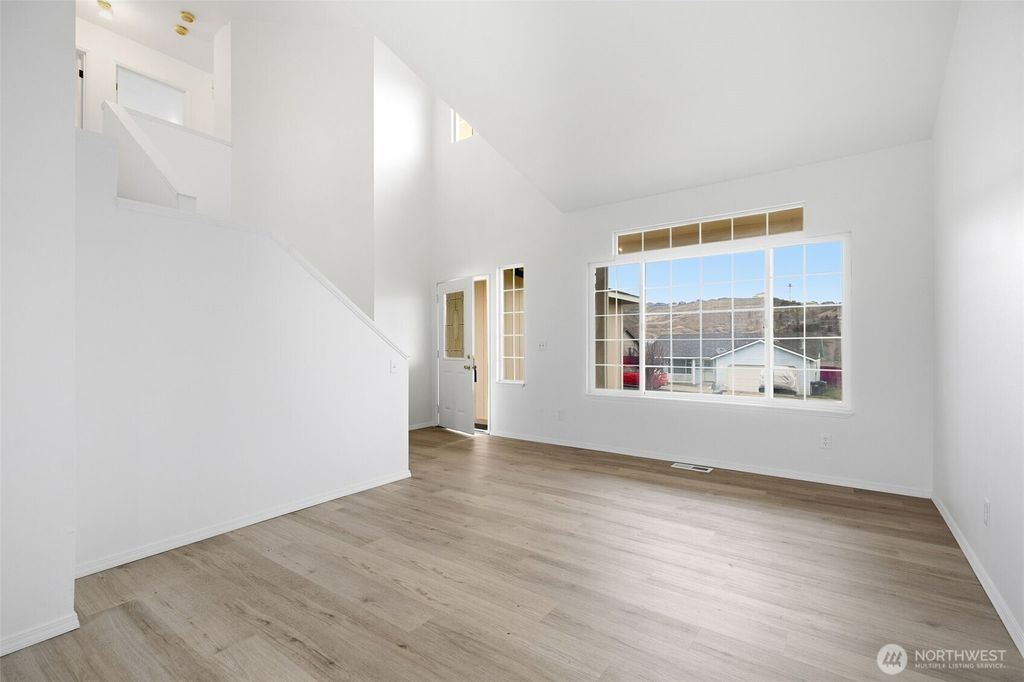 Photo of 1204 W Home Avenue, Selah, WA 98942 (MLS # 2467530)