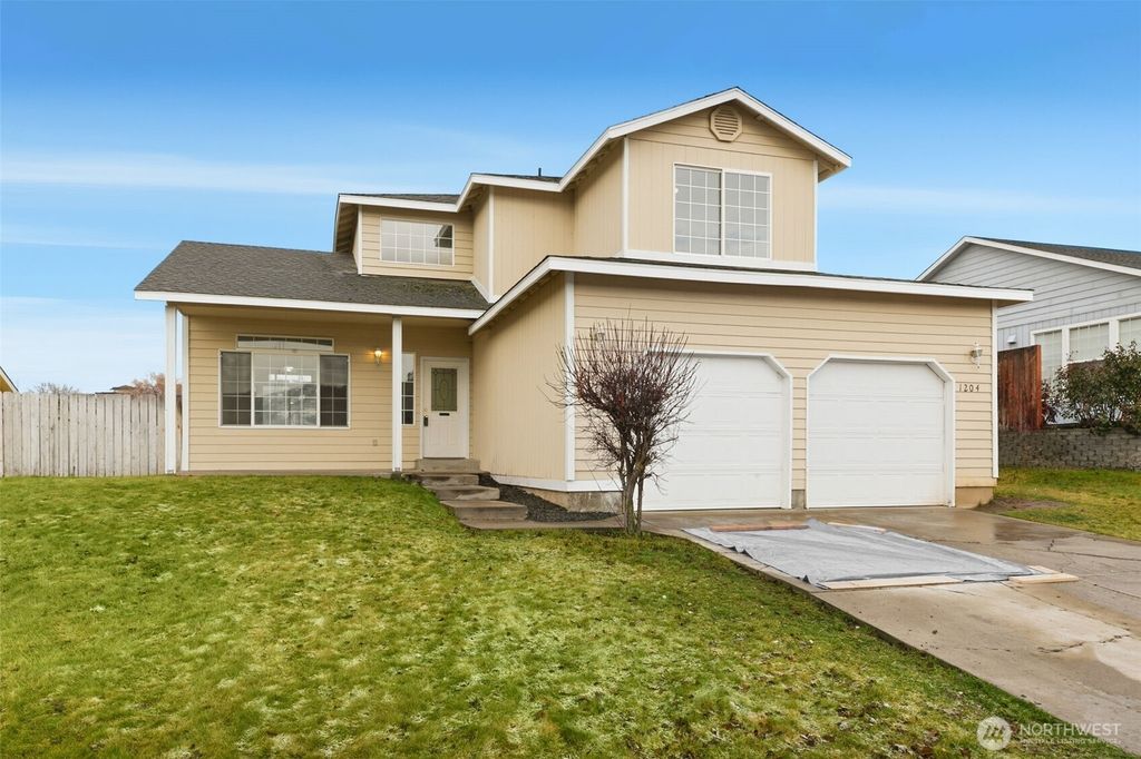 Photo of 1204 W Home Avenue, Selah, WA 98942 (MLS # 2467530)