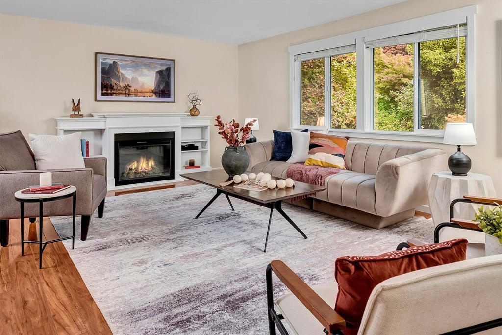 Photo of 10118 NE 198th Place, Bothell, WA 98011 (MLS # 2594344)