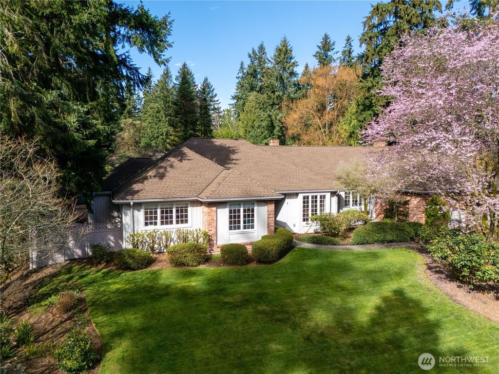 Photo of 8812 SE 74th Place, Mercer Island, WA 98040 (MLS # 2350100)