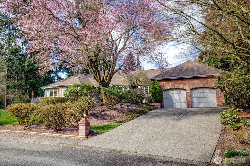 Photo of 8812 SE 74th Place, Mercer Island, WA 98040 (MLS # 2350100)