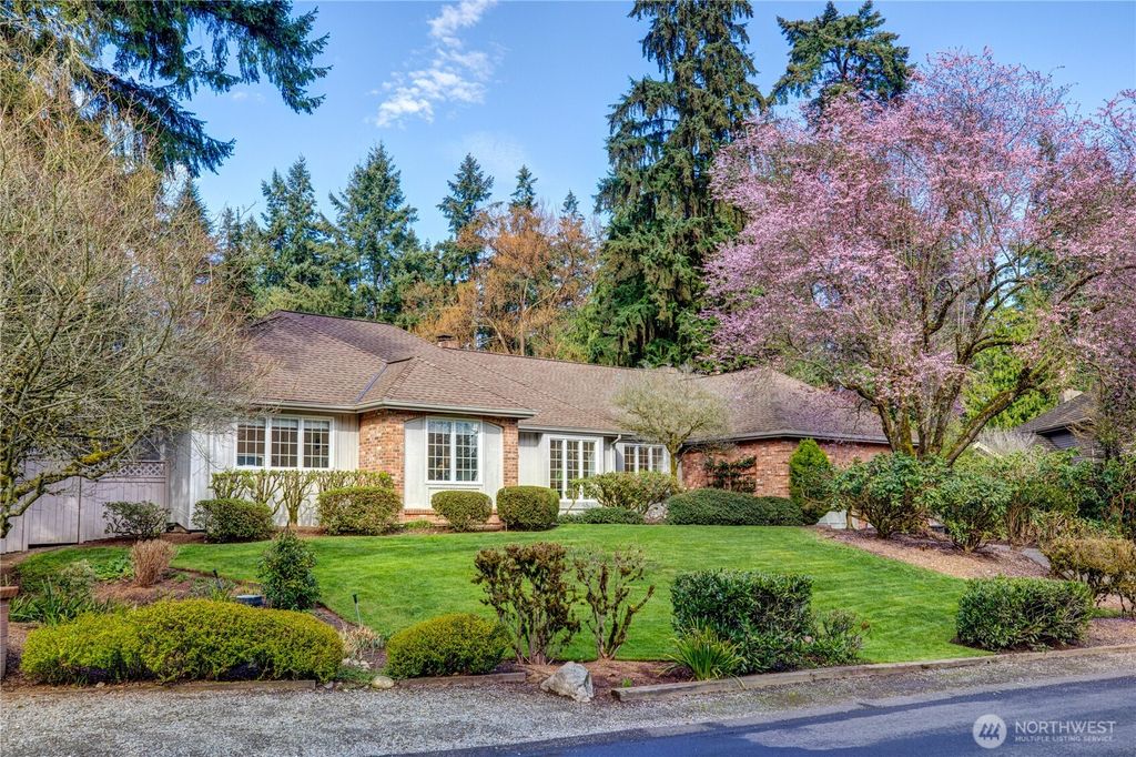 Photo of 8812 SE 74th Place, Mercer Island, WA 98040 (MLS # 2350100)
