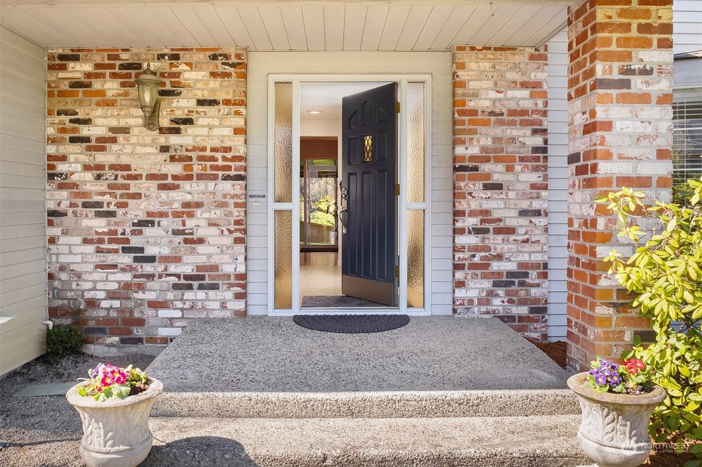 Photo of 4333 157th Place SE, Bellevue, WA 98006 (MLS # 2206510)