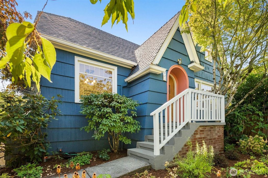 Photo of 123 NE 77th Street, Seattle, WA 98115 (MLS # 2435361)
