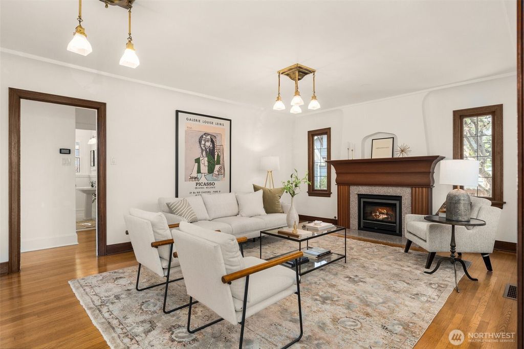 Photo of 123 NE 77th Street, Seattle, WA 98115 (MLS # 2435361)