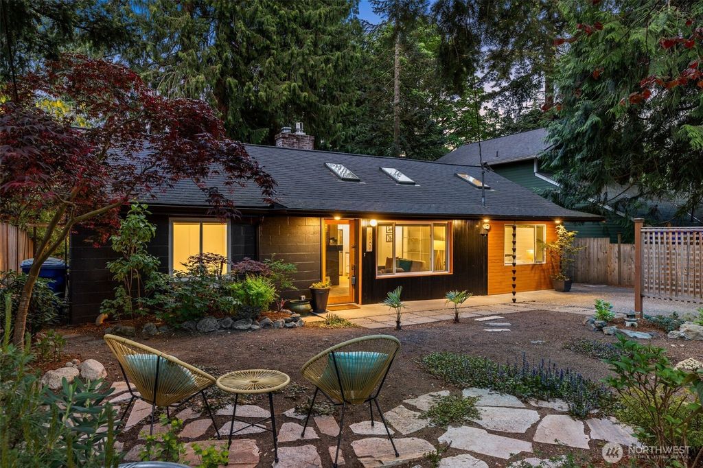 Photo of 18906 32nd Avenue NE, Lake Forest Park, WA 98155 (MLS # 2386104)