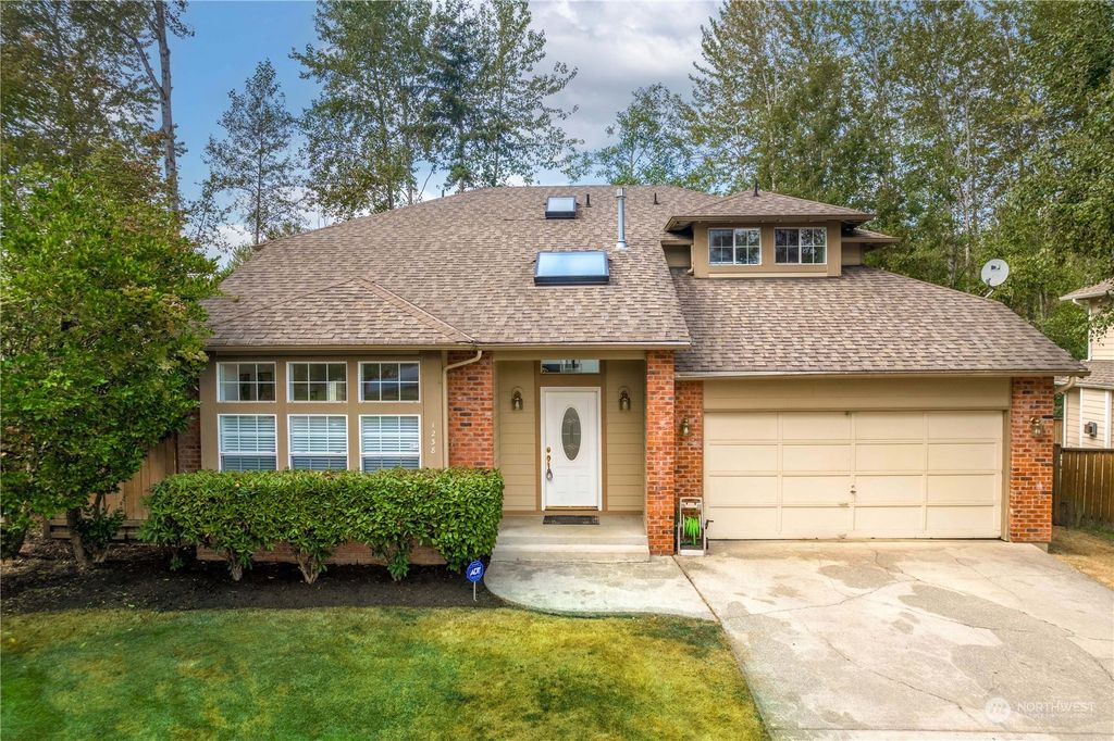 Photo of 1238 SW 318th Street, Federal Way, WA 98023 (MLS # 1996362)