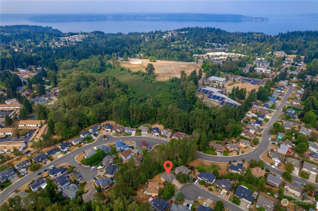 Photo of 1238 SW 318th Street, Federal Way, WA 98023 (MLS # 1996362)