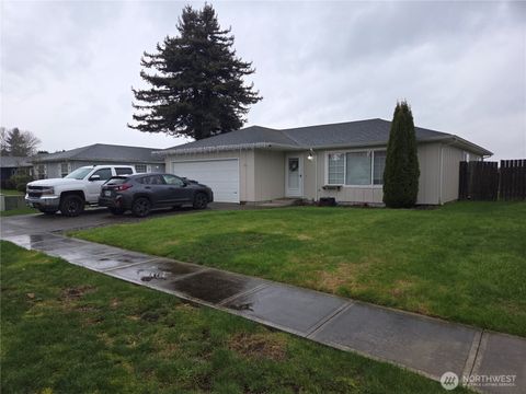 Photo of 2329 Jennifer Place, Longview, WA 98632 (MLS # 2481210)