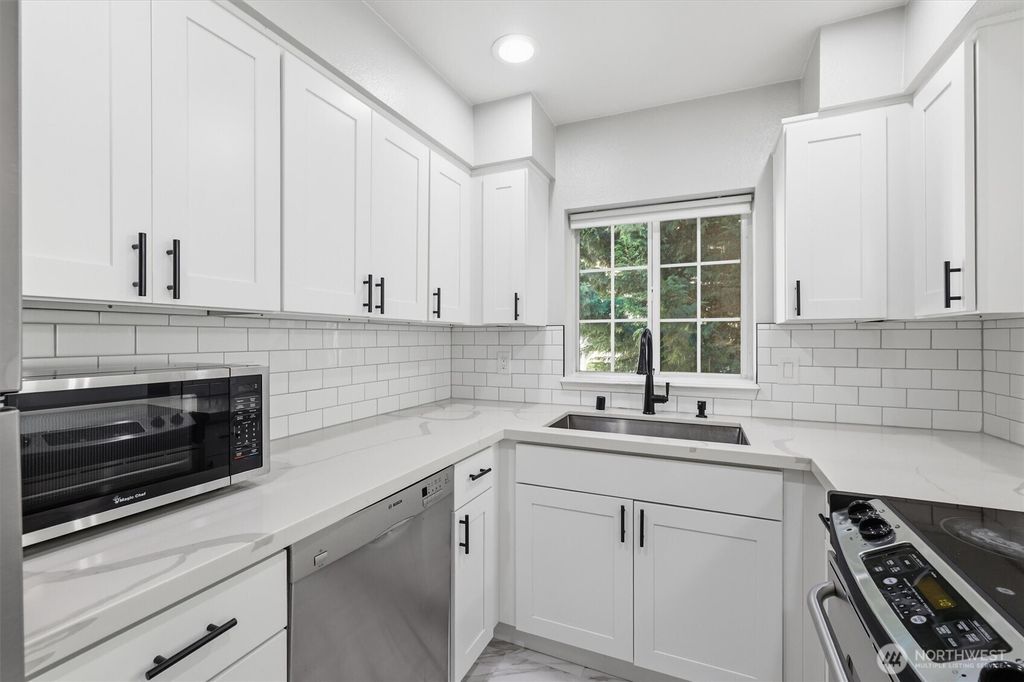 Photo of 2560 118th Avenue SE #3-301, Bellevue, WA 98005 (MLS # 2531192)