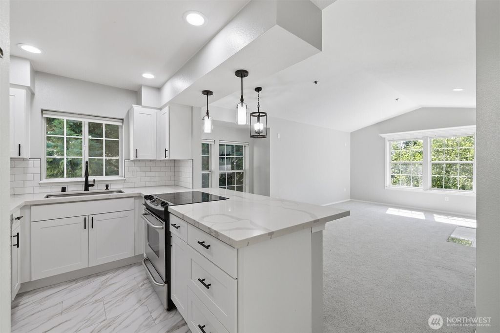 Photo of 2560 118th Avenue SE #3-301, Bellevue, WA 98005 (MLS # 2531192)