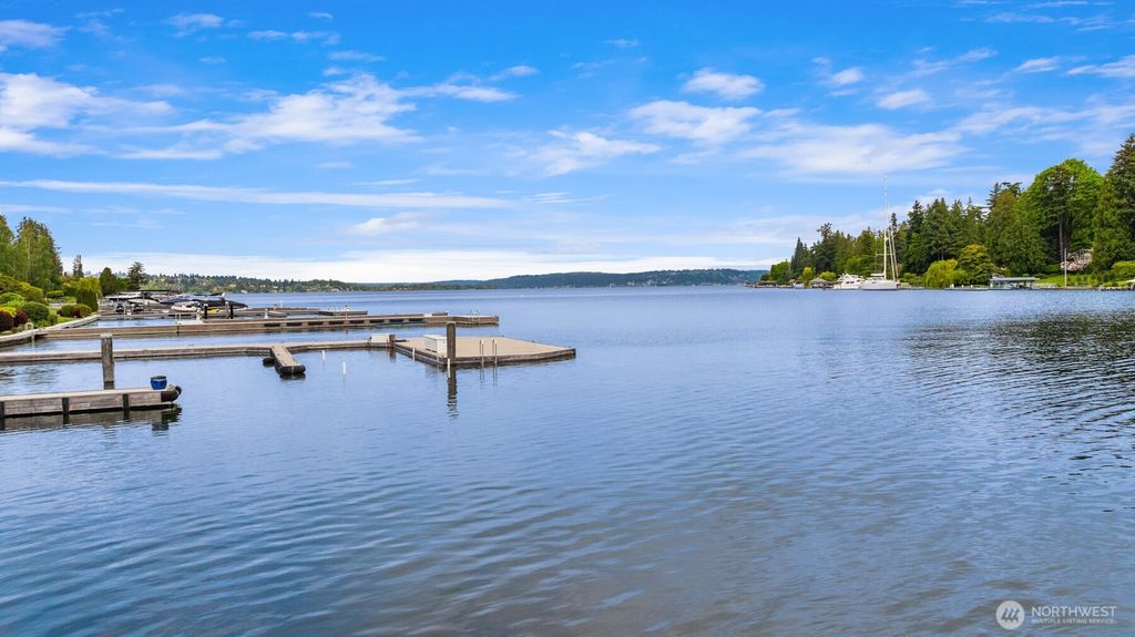 Photo of 3234 78th Place NE, Medina, WA 98039 (MLS # 2420339)