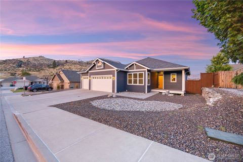 Photo of 444 Hilltop Place, Chelan, WA 98816 (MLS # 2486106)