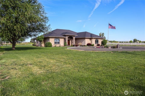 Photo of 265 Hanson Road, Touchet, WA 99360 (MLS # 2525234)