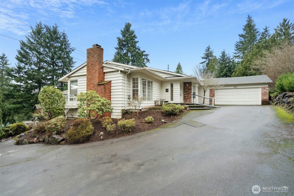 Photo of 6420 NE 129th Place, Kirkland, WA 98034 (MLS # 2494992)