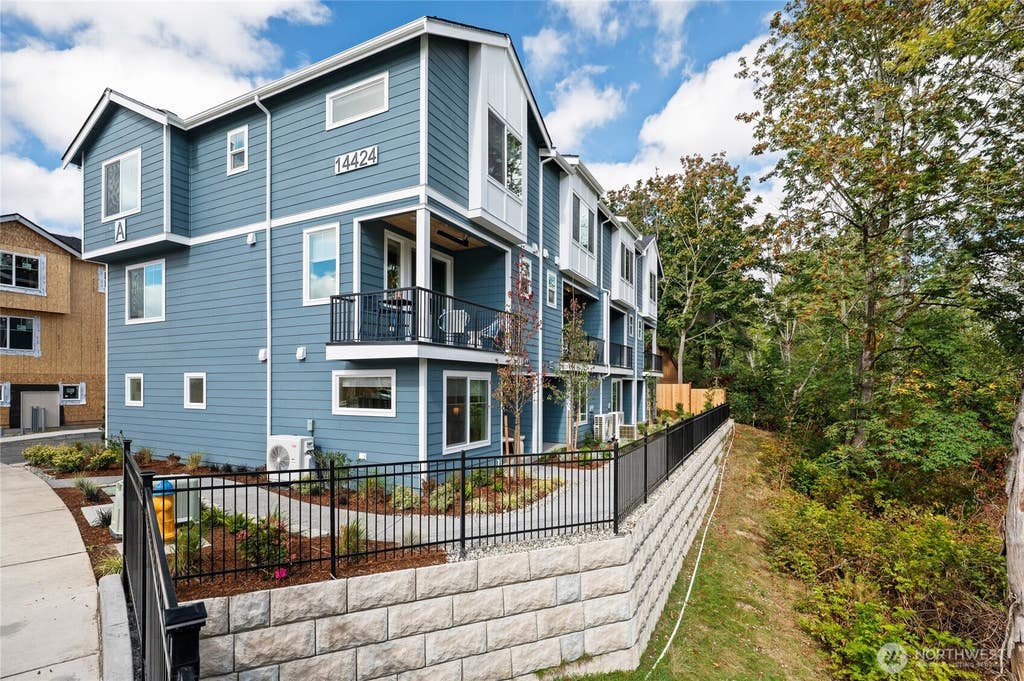 Photo of 14424 Madison Way #B6, Lynnwood, WA 98087 (MLS # 2545470)