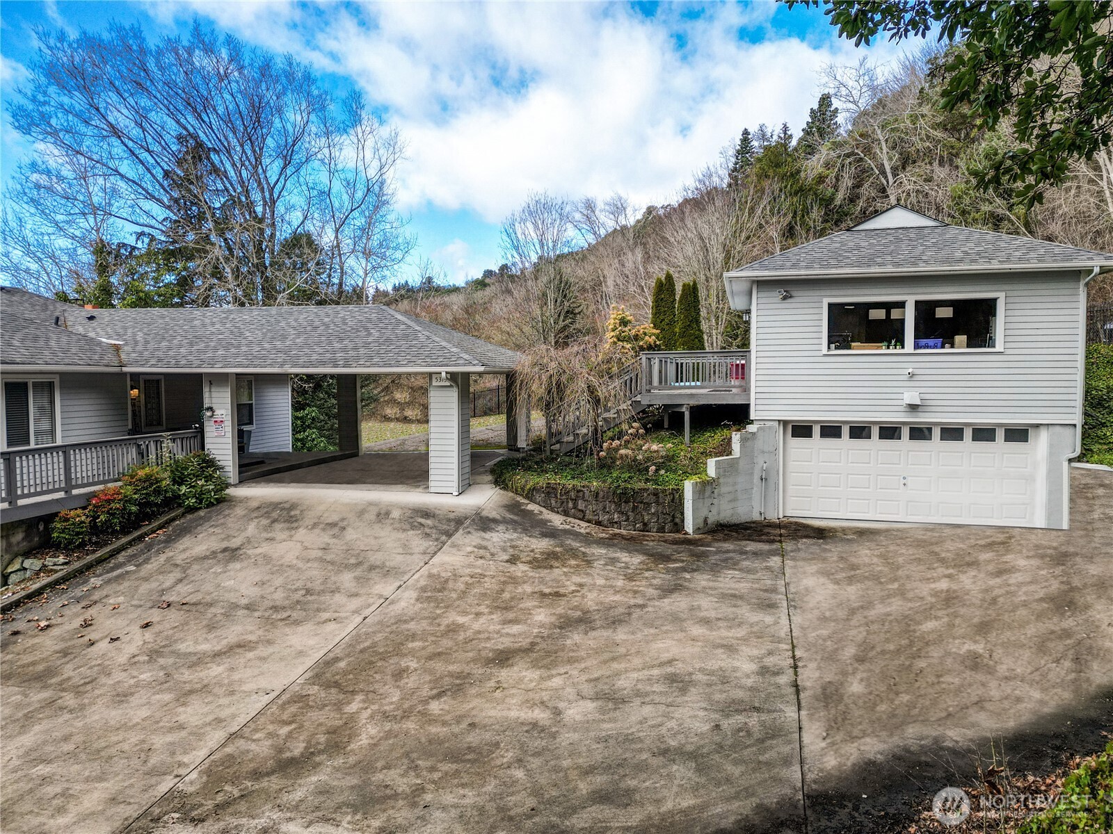 5313 Marine View Dr