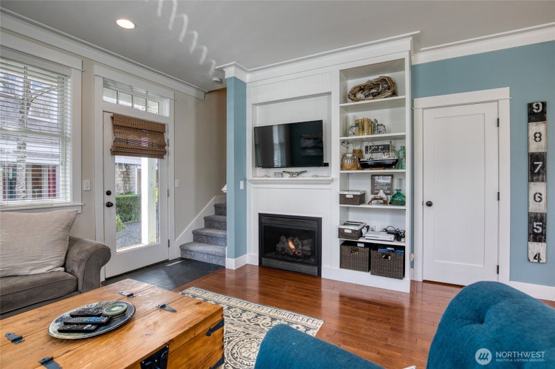 38 W Myrtle Lane