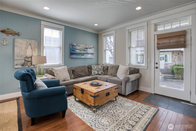 38 W Myrtle Lane