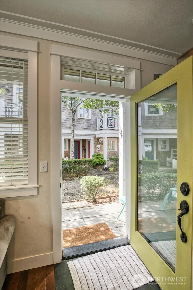 38 W Myrtle Lane