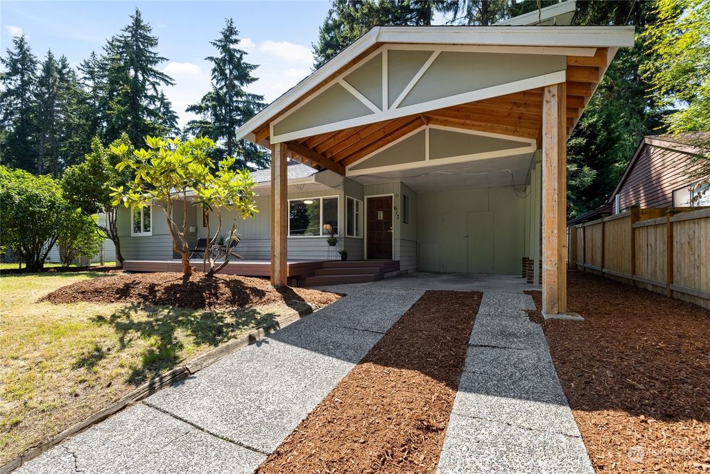 Photo of 617 NE 204th Street, Shoreline, WA 98155 (MLS # 2132375)