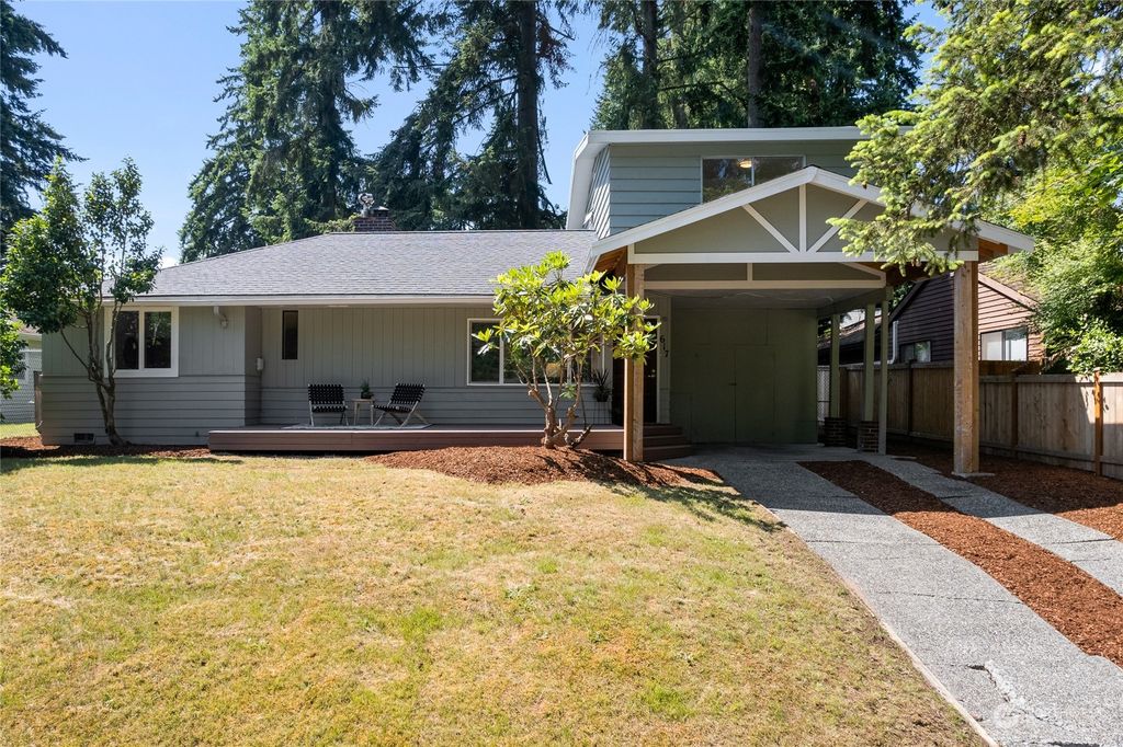 Photo of 617 NE 204th Street, Shoreline, WA 98155 (MLS # 2132375)